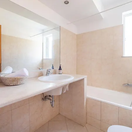 Einalia Homes Near The Casa vacanze