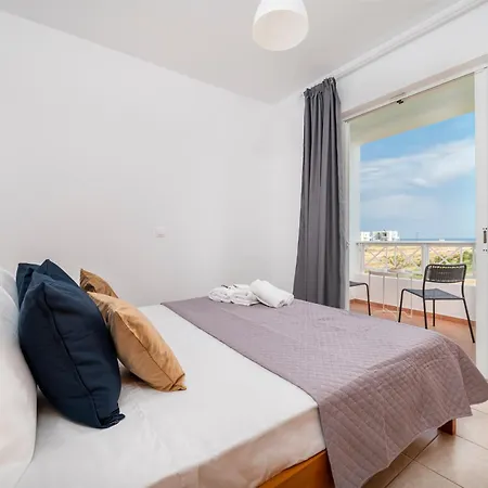 Einalia Homes Near The Hébergement de vacances *